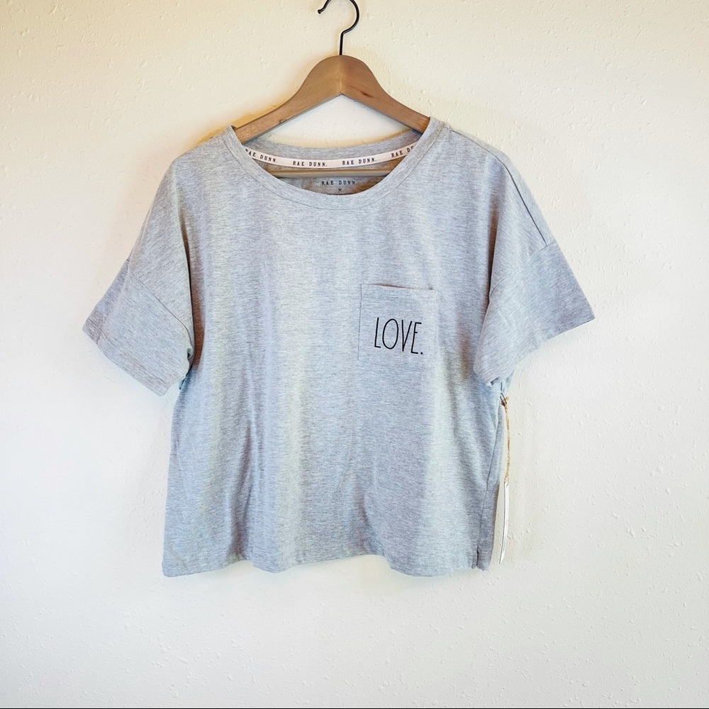 Rae Dunn Women’s LOVE Cropped Tee Size Medium NWT - Picture 1 of 7